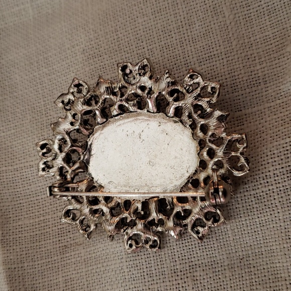 Vintage Pink Brooch Pin - Picture 2 of 3